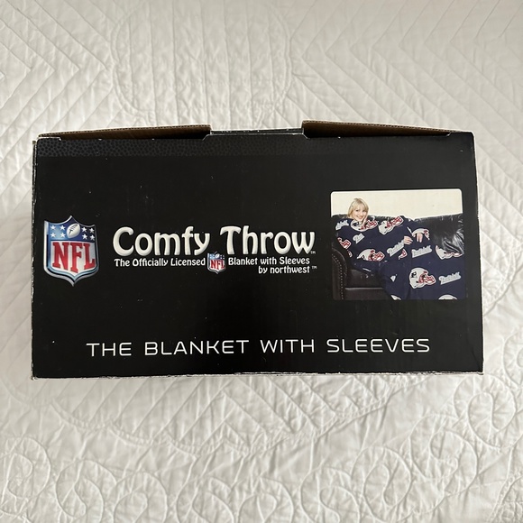 New England Patriots Comfy Throw Huddler Snuggie Style Blanket NFL Northwest - Picture 8 of 10